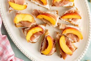 Šviežių persikų Crostini